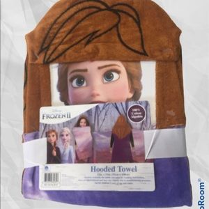 NWT Frozen II Only Anna Hooded Beach Bath Towel